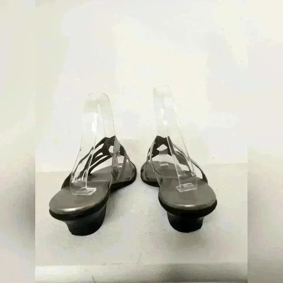 Karen Scott low heel sandle - Picture 2 of 6